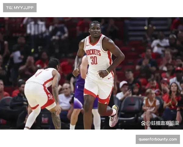 火箭乌度卡调试阵容寻找最佳组合 季后赛前最后阶段持续微调